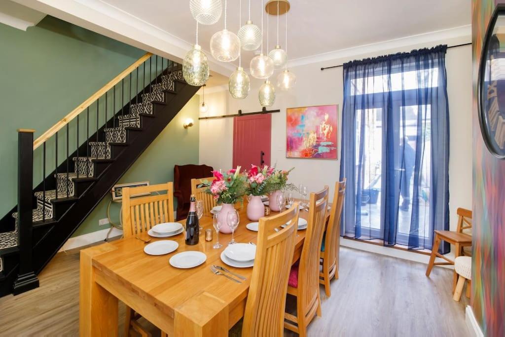 The Milton - Stylish Terraced Villa York Esterno foto